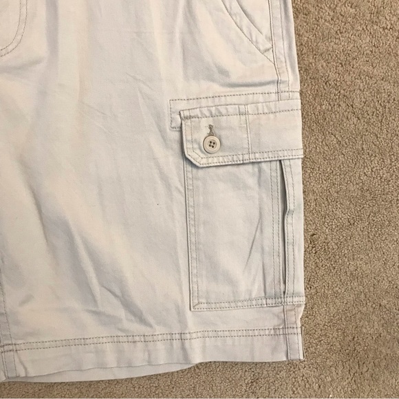 St Johns Bay Mens Cargo Shorts NEW Size 40 Comfort Stretch Putty Off White - Picture 8 of 10